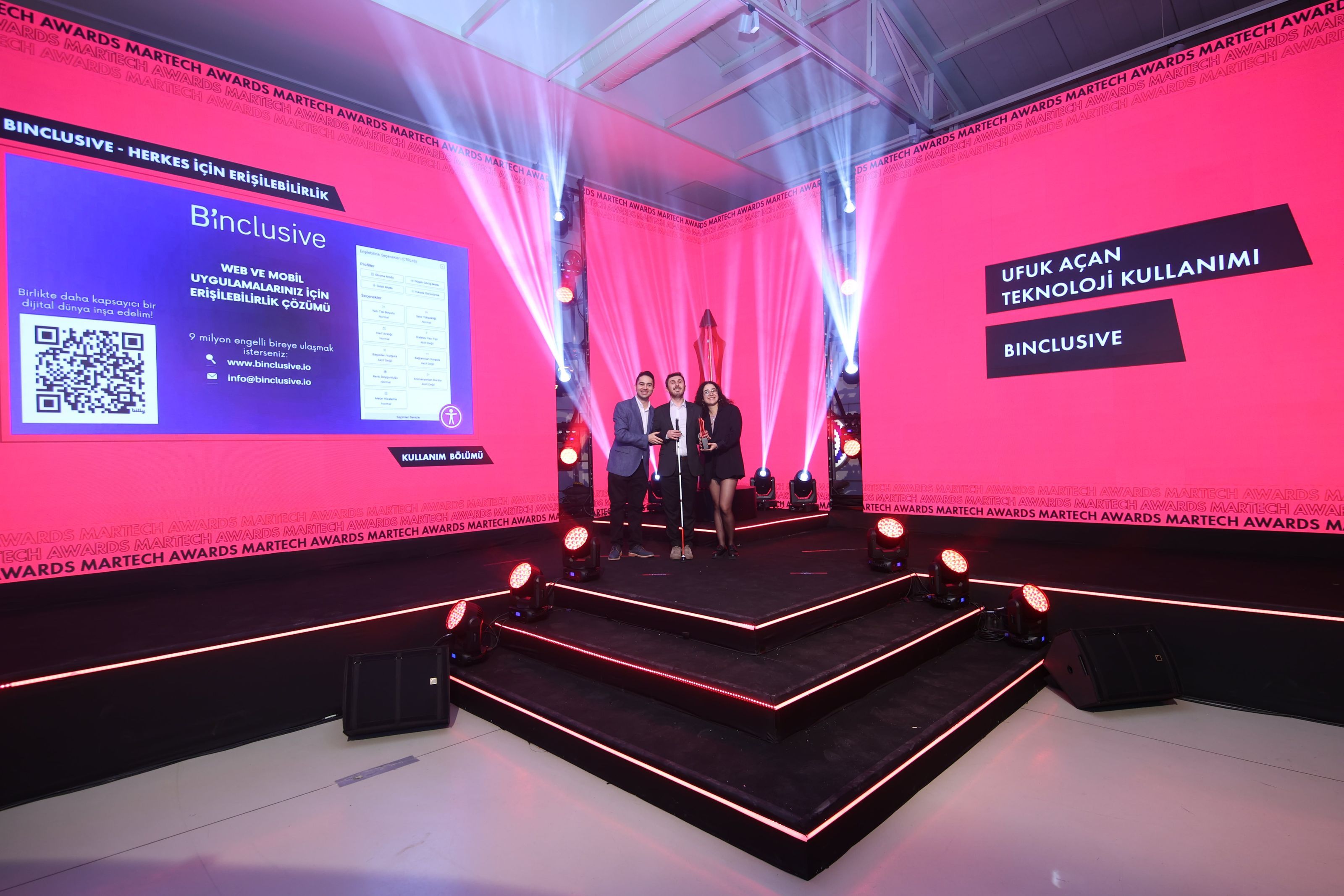 Binclusive Martech 2025’te Ufuk Açan Teknoloji Ödülünü Aldı!